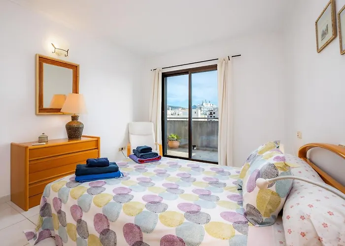 Atico Roger De Flor 公寓