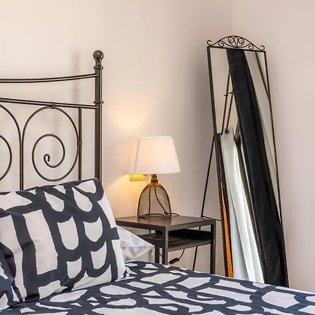 Atico Roger De Flor *