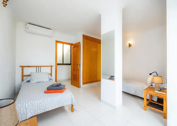 Atico Roger De Flor *