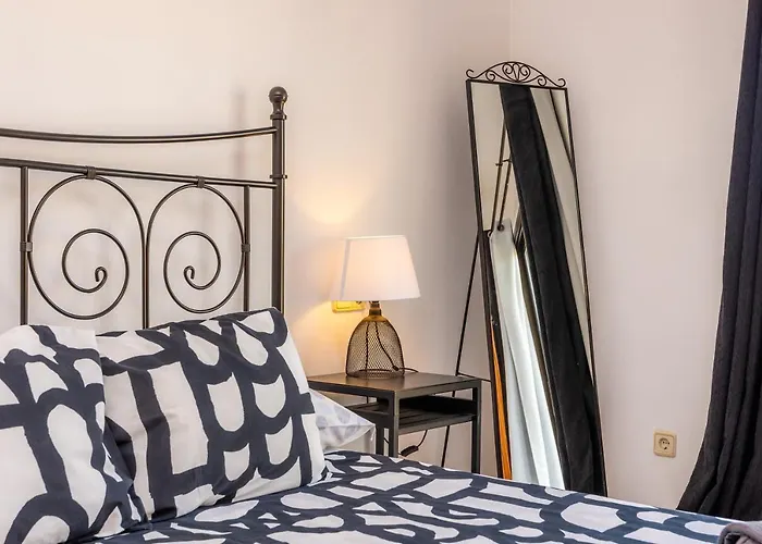 Atico Roger De Flor *